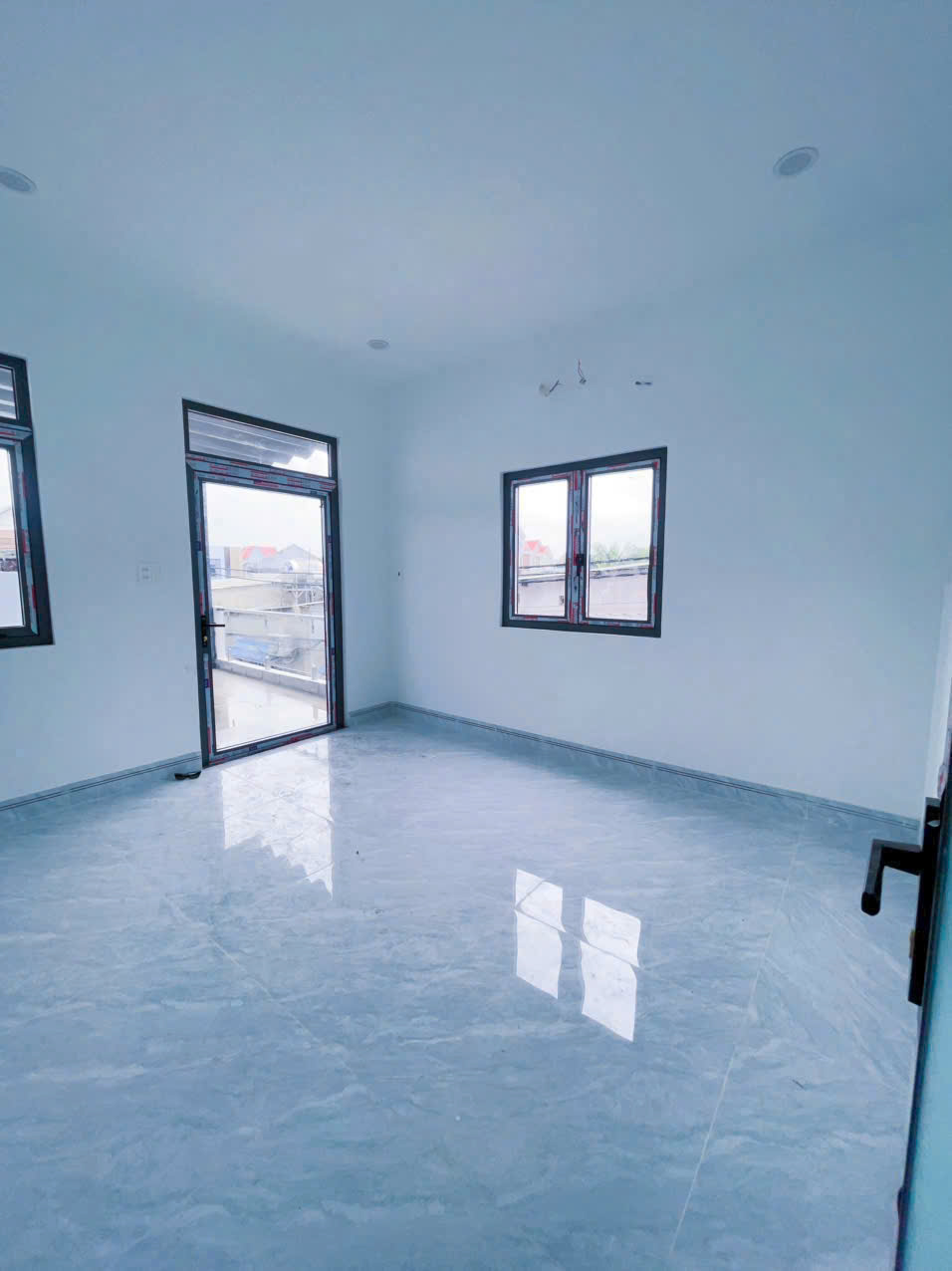 Bán nhà 1T1L P.Tân Phong, gần chợ 26, đương oto thông chỉ 2 tỷ440 - Ảnh 1