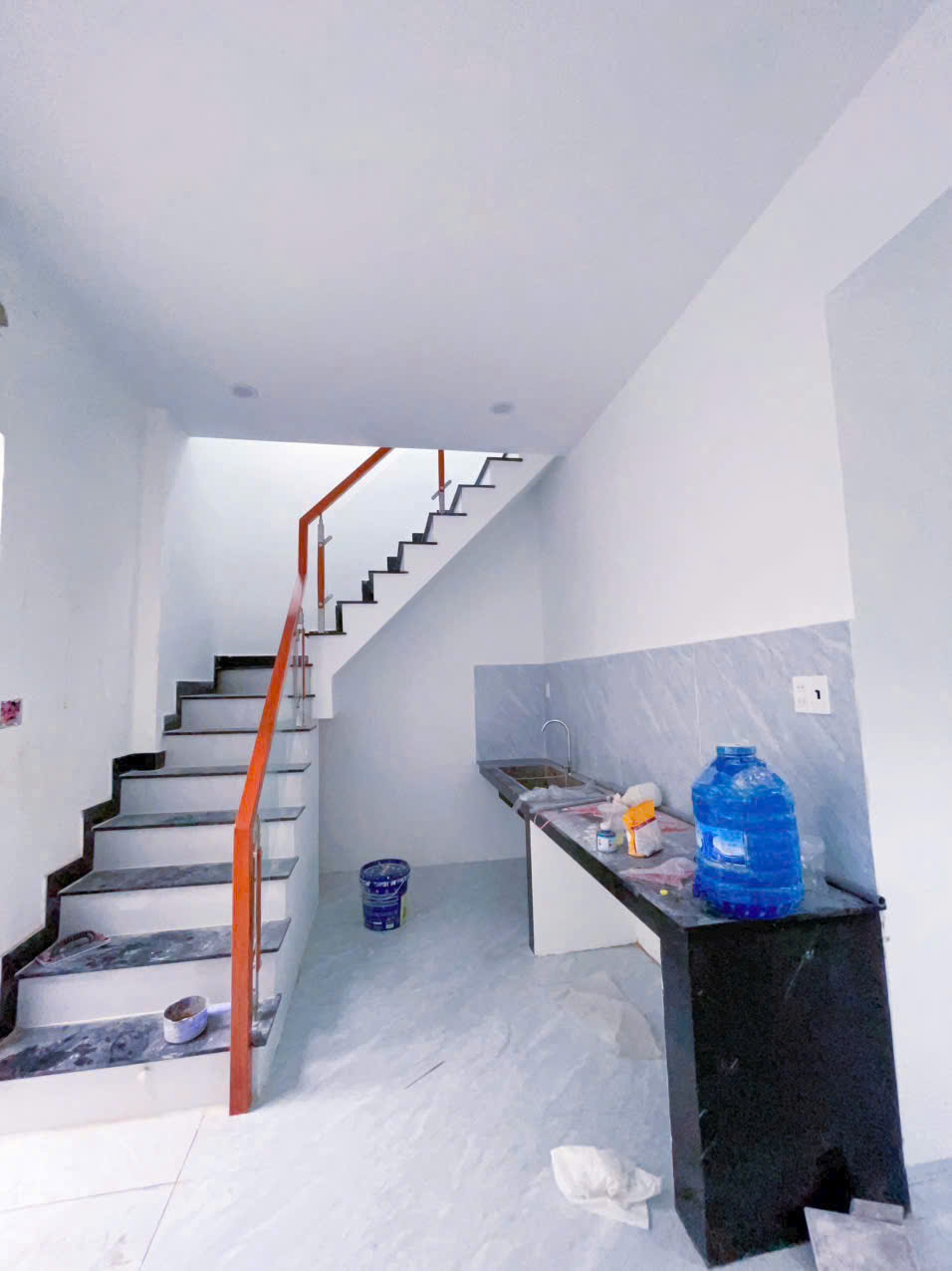 Bán nhà 1T1L P.Tân Phong, gần chợ 26, đương oto thông chỉ 2 tỷ440 - Ảnh 2