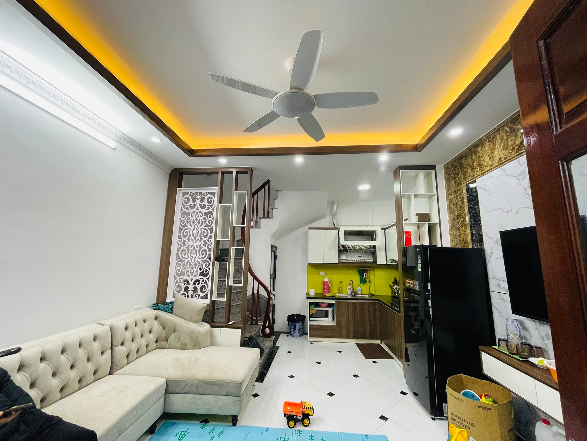 Bán Gấp Nhà Phố Nguyễn Văn Cừ, Bồ Đề, Long Biên, 30m2, 5 Tầng, 3 ngủ, full đồ, Ô Tô, - Ảnh chính