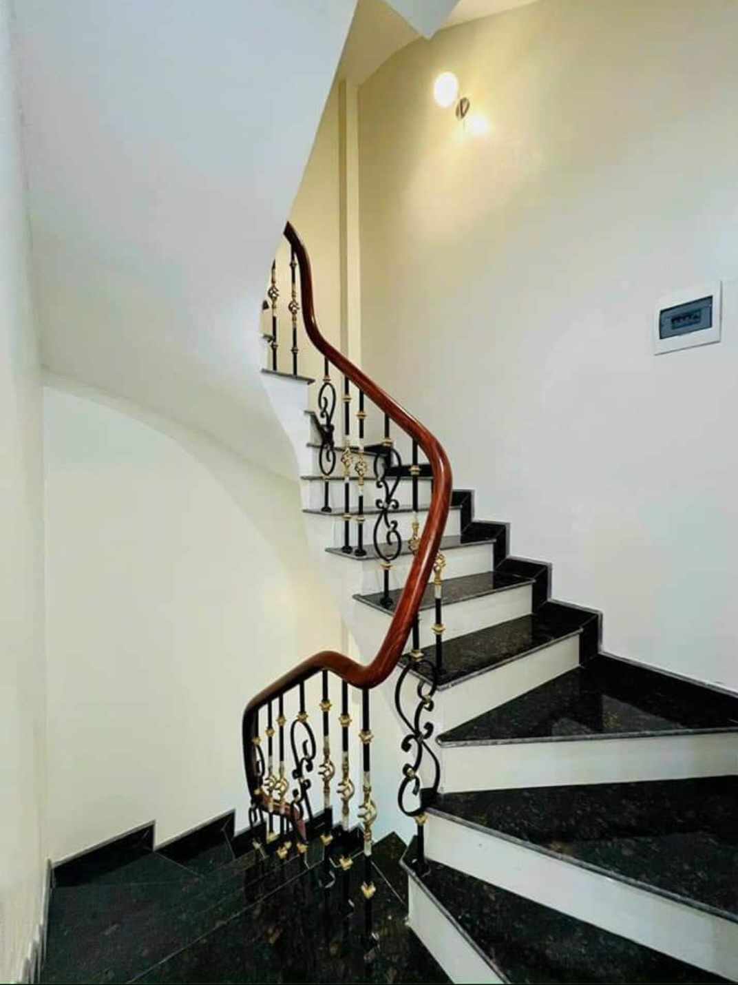 Bán Gấp Nhà Phố Nguyễn Văn Cừ, Bồ Đề, Long Biên, 30m2, 5 Tầng, 3 ngủ, full đồ, Ô Tô, - Ảnh 3