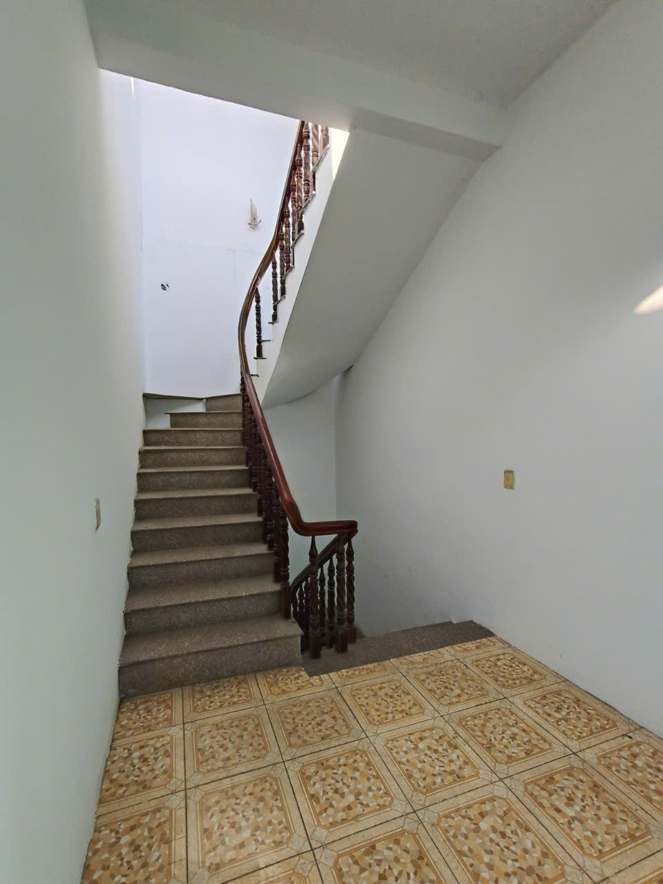 Bán nhà 1 Trệt 3 Lầu, MẶT TIỀN kinh donh ngay chợ Đồi An Bình,thu nhập 440tr/năm - Ảnh 2