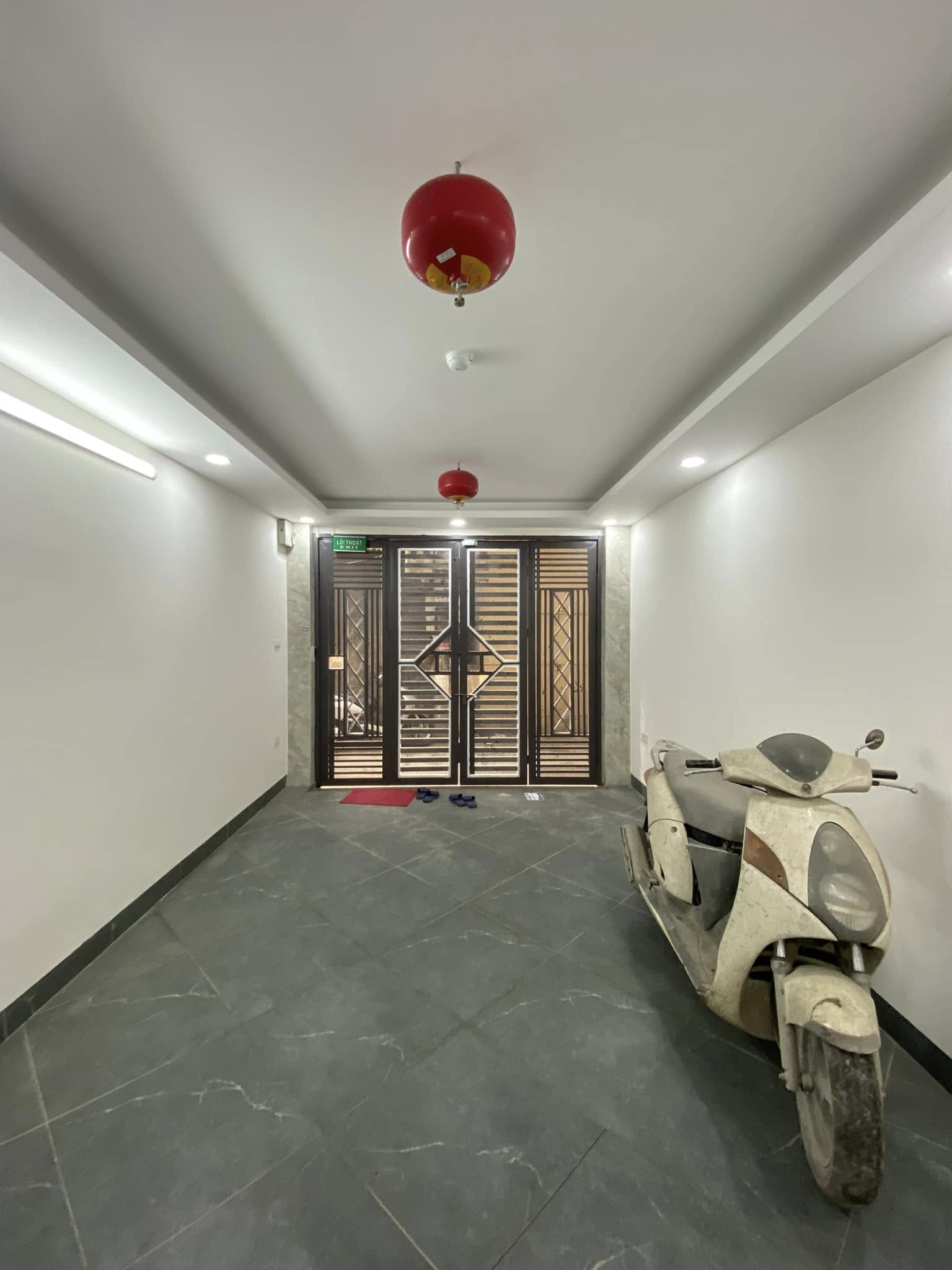 BÁN NHÀ 2 MẶT NGÕ THÔNG KINH DOANH - TRUNG TÂM ĐỐNG ĐA - ÔTÔ 7 CHỖ VÀO - TRƯỚC NHÀ Ô TÔ TRÁNH - - Ảnh 2