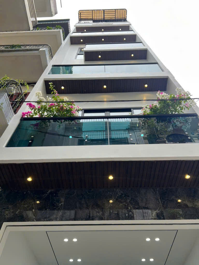 TẦM TIỀN, NHÀ MỚI PHÂN LÔ NGUYỄN VĂN CỪ 40M, 7T, MT4M, THANG MÁY, GARA, FULL NỘI THẤT. - Ảnh 2
