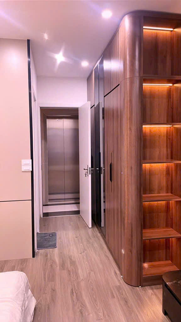 TẦM TIỀN, NHÀ MỚI PHÂN LÔ NGUYỄN VĂN CỪ 40M, 7T, MT4M, THANG MÁY, GARA, FULL NỘI THẤT. - Ảnh chính