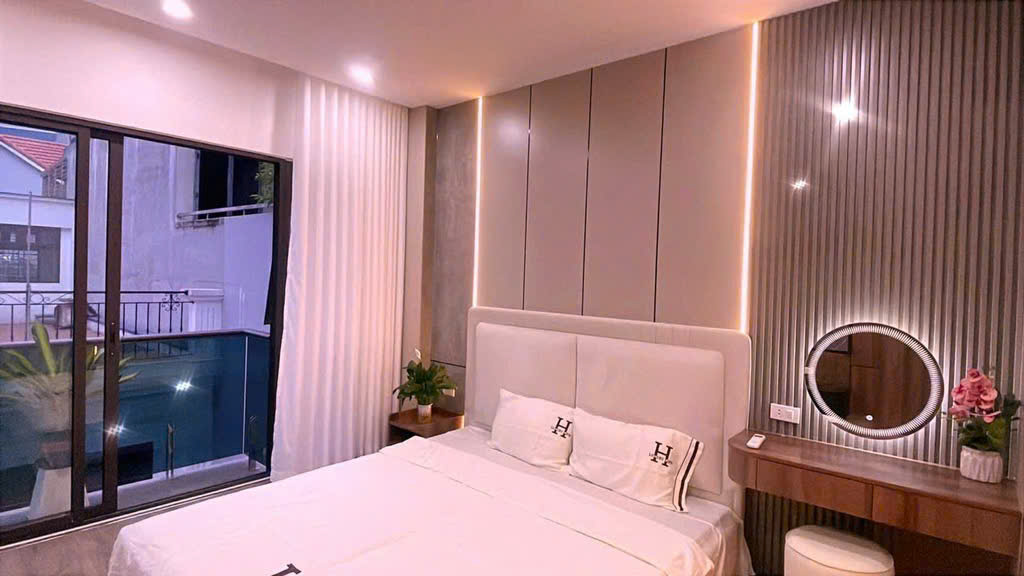 TẦM TIỀN, NHÀ MỚI PHÂN LÔ LÕI GIA THỤY 40M, 7T, MT4M, THANG MÁY, GARA, FULL NỘI THẤT. - Ảnh 1
