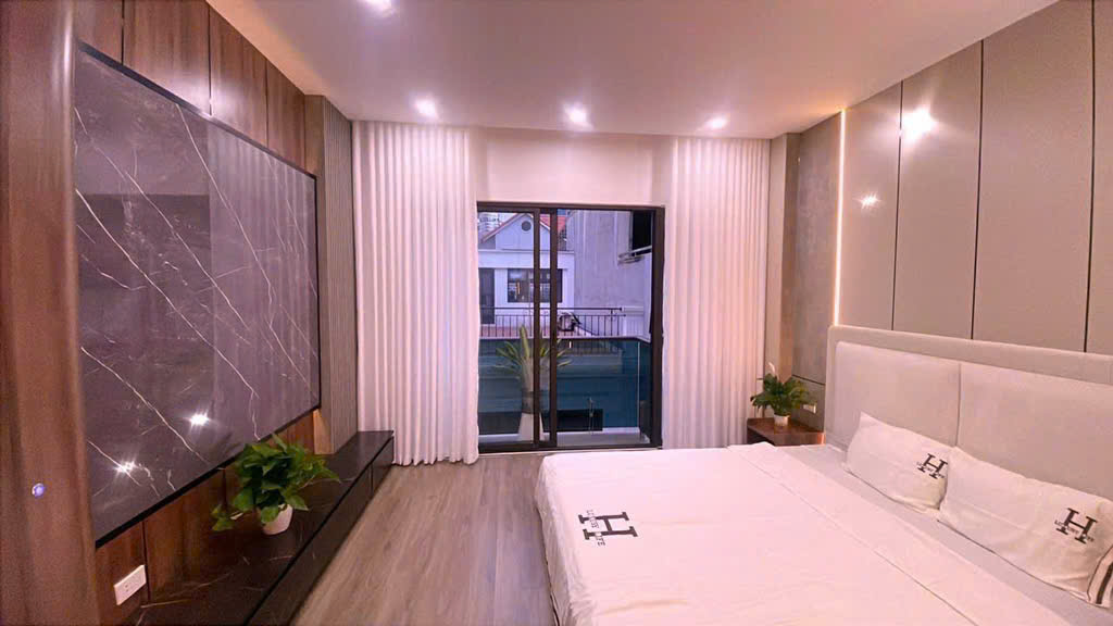TẦM TIỀN, NHÀ MỚI PHÂN LÔ LÕI GIA THỤY 40M, 7T, MT4M, THANG MÁY, GARA, FULL NỘI THẤT. - Ảnh 2