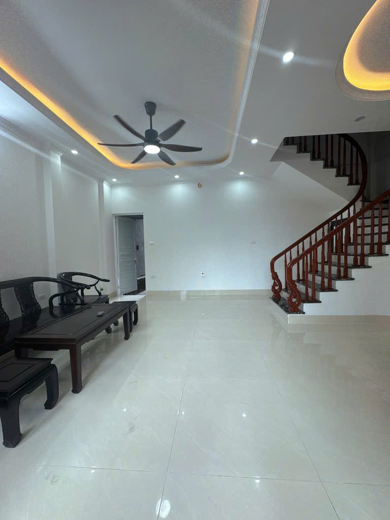 🏡 Bán nhà phố Ngô Gia Tự - 85m², 5 tầng mới kính coong – Ô tô đỗ cổng – Giá nhỉnh 6 tỷ - Ảnh 2