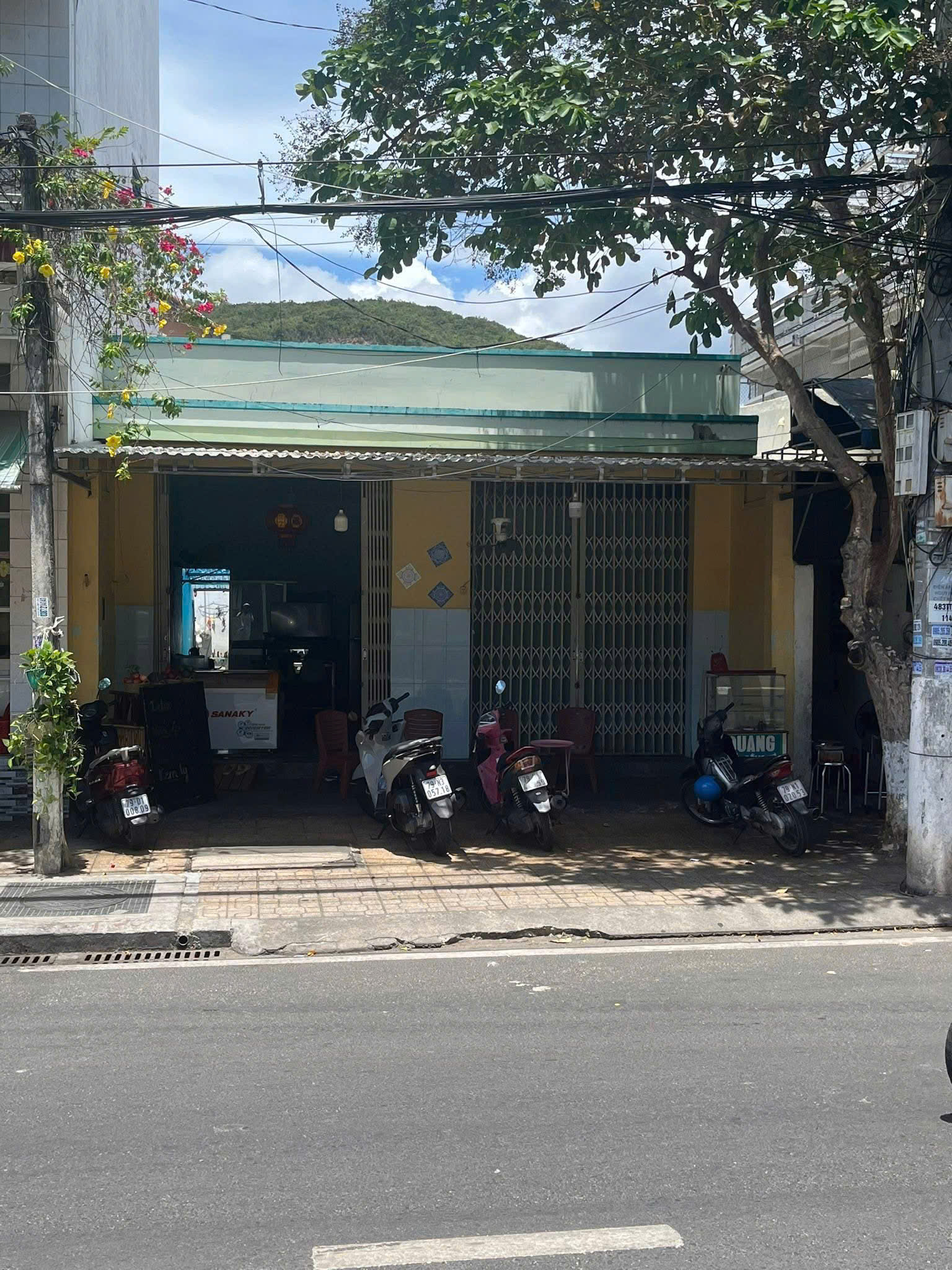 Bán Nhà cấp 4 mặt tiền đường Trần Phú phường Vĩnh Nguyên<br>Toạ lạc Gần bệnh viện Vinmec giá 22 ty - Ảnh 1