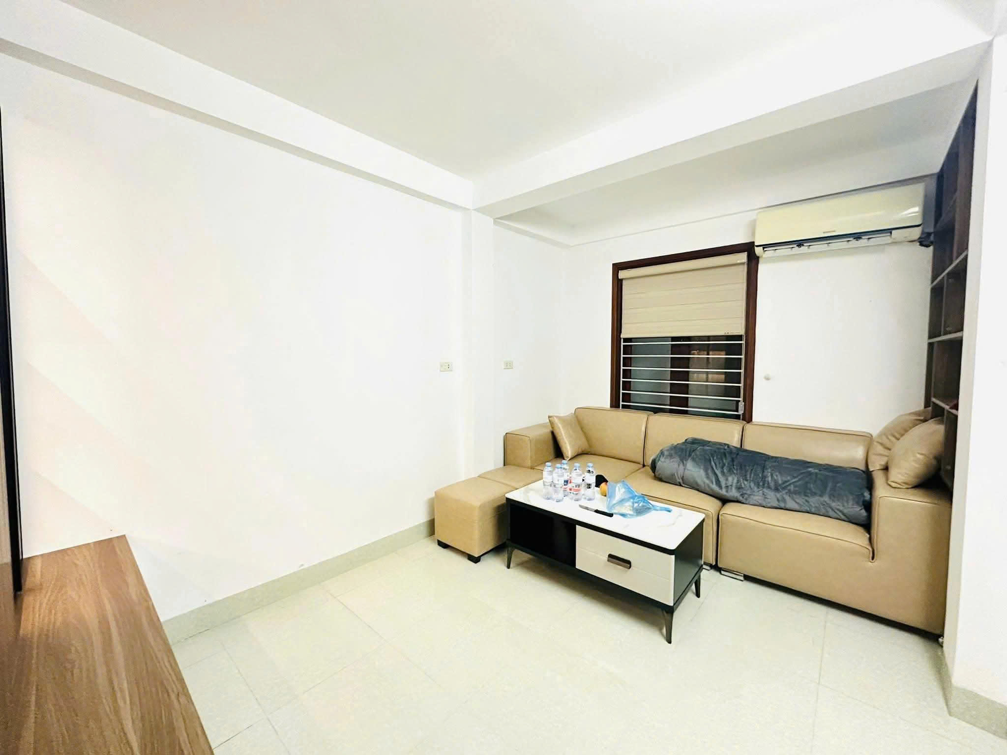 Bán nhà Đường Láng 24m2, 5 tầng chỉ 5.7 tỷ có 5m ra ô tô tránh hiếm quận Đống Đa - Ảnh 3