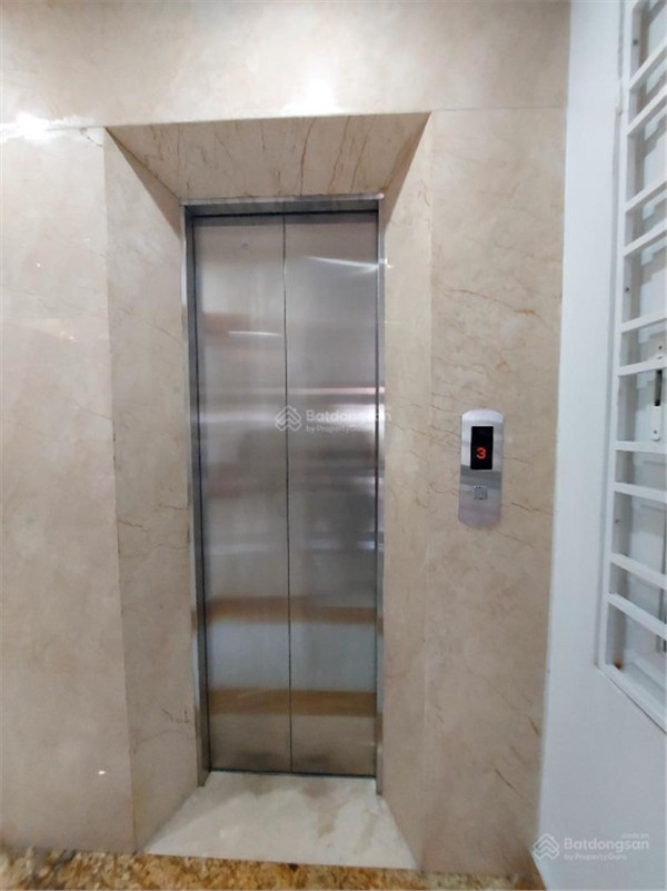 Nhà phố Hoàng Quốc Việt - 5 tầng BTCT có cả thang máy - full nội thất gỗ - chỉ với 9 tỷ - Ảnh chính