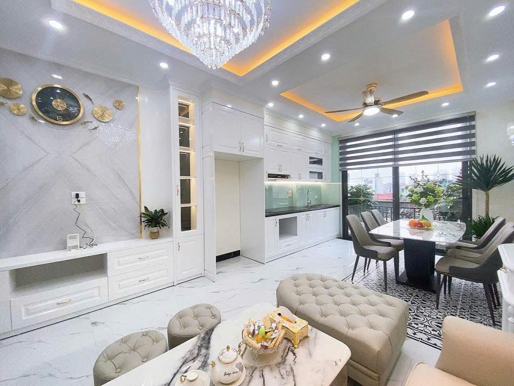 NHÀ ĐẸP TRUNG TÂM GIA THUỴ - 54 M2 – FULL NỘI THẤT – NỞ HẬU – HƠN 9 TỶ - Ảnh 2