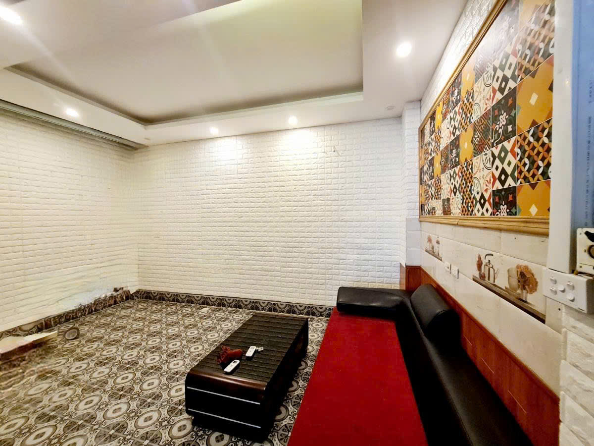 PL NGUYÊN HỒNG - Ô TÔ - VỈA HÈ-KINH DOANH DT 45m2 6 tầng MT 5m Giá 33 tỷ - Ảnh 2
