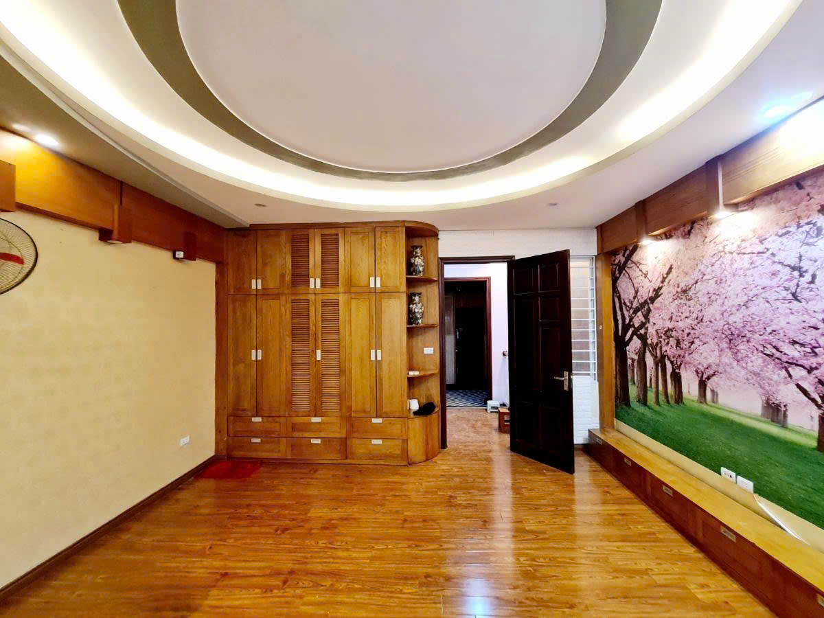 PL NGUYÊN HỒNG - Ô TÔ - VỈA HÈ-KINH DOANH DT 45m2 6 tầng MT 5m Giá 33 tỷ - Ảnh chính