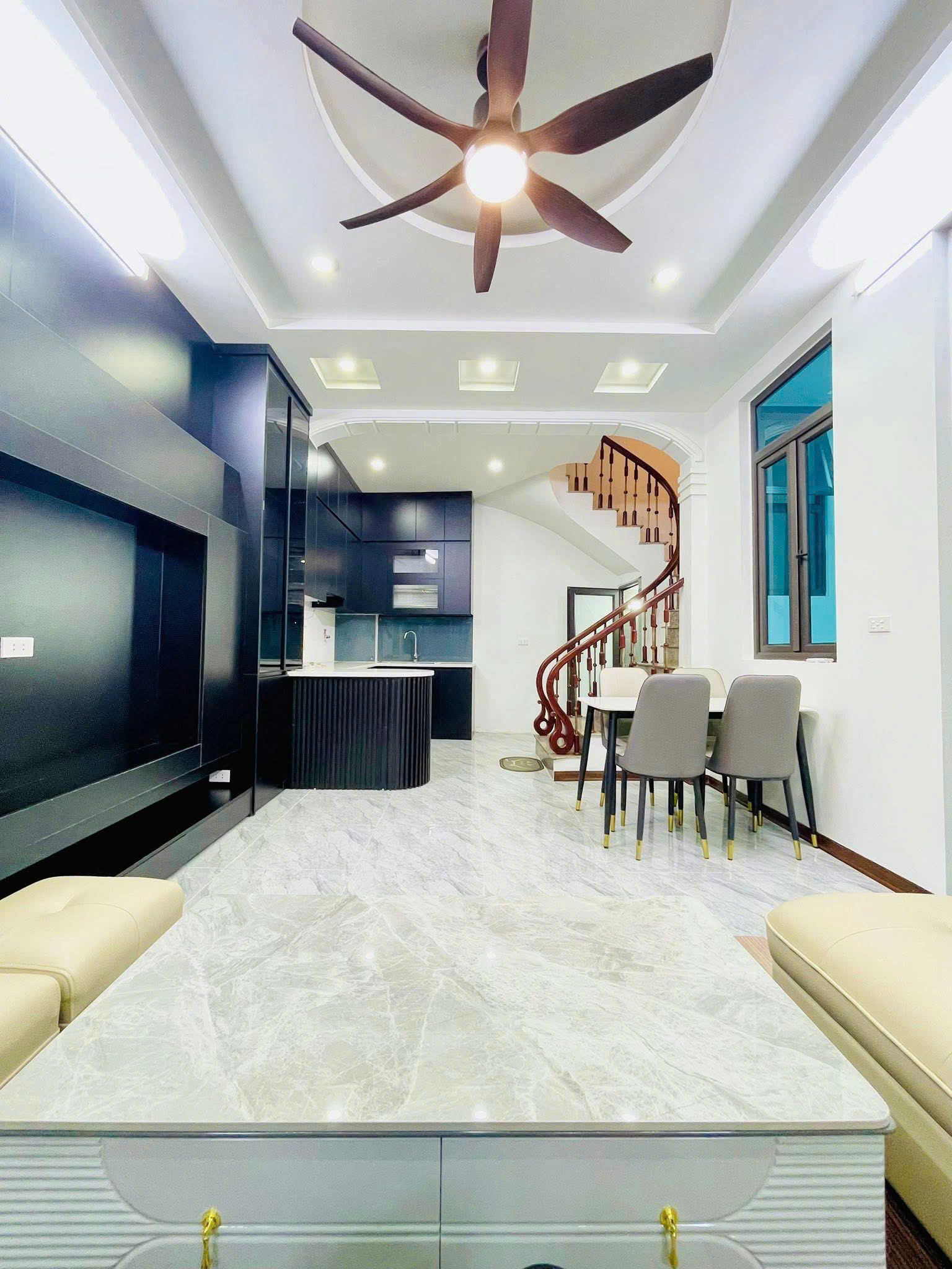 NHÀ XÃ ĐÀN - 50M RA MẶT PHỐ XÃ ĐÀN - NHÀ MƠI DT 34m2 5 tầng mt 5m Giá 8.25 tỷ - Ảnh 2