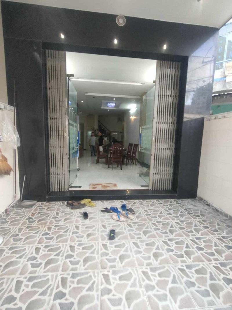► Nhà 60m ra Nguyễn Tất Thành, 135m2, 2 tầng cứng, còn mới, 5PN, 3.xx tỷ ~28tr/m2 - Ảnh 4