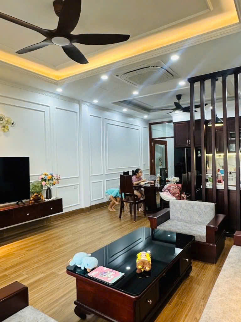 BÁN NHÀ NGUYỄN CHÍ THANH, VỈA HÈ, ÔTÔ TRÁNH, KINH DOANH, DT 50M2 GIÁ 18 TỶ - Ảnh 1