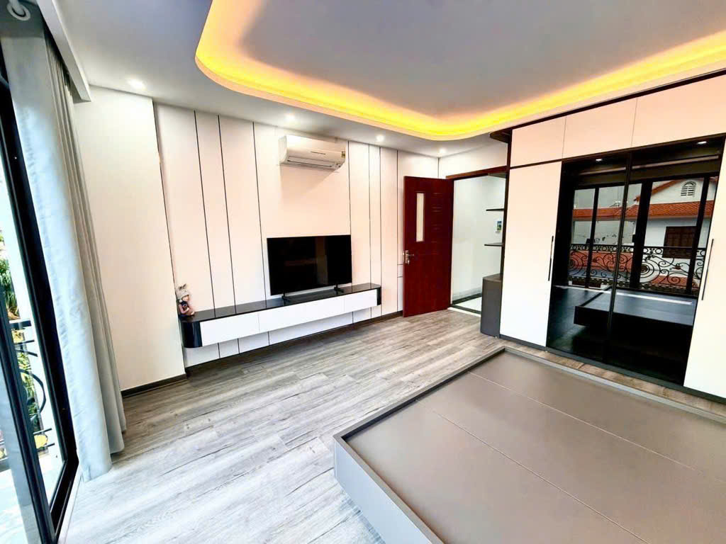SIÊU HIẾM, NHÀ MỚI GIA THƯỢNG 50M, 6T, MT5M, GARA, 7 CHỖ THÔNG, THANG MÁY, ĐẦY ĐỦ NỘI THẤT. - Ảnh 1