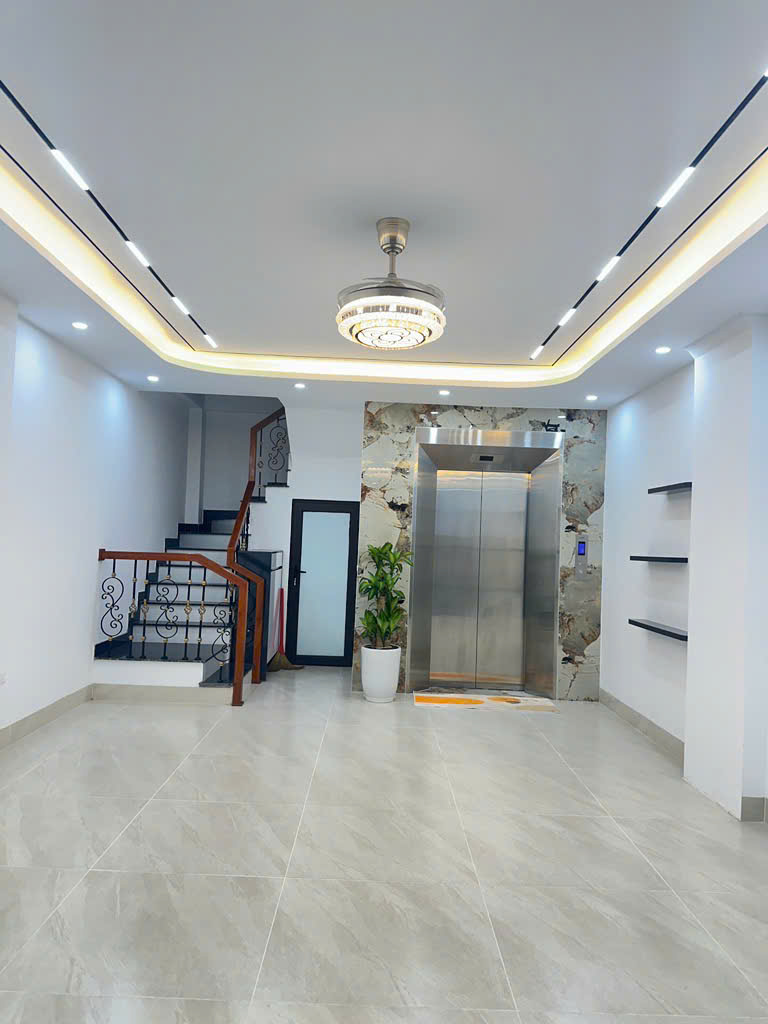 SIÊU HIẾM, NHÀ MỚI GIA THƯỢNG 50M, 6T, MT5M, GARA, 7 CHỖ THÔNG, THANG MÁY, ĐẦY ĐỦ NỘI THẤT. - Ảnh chính