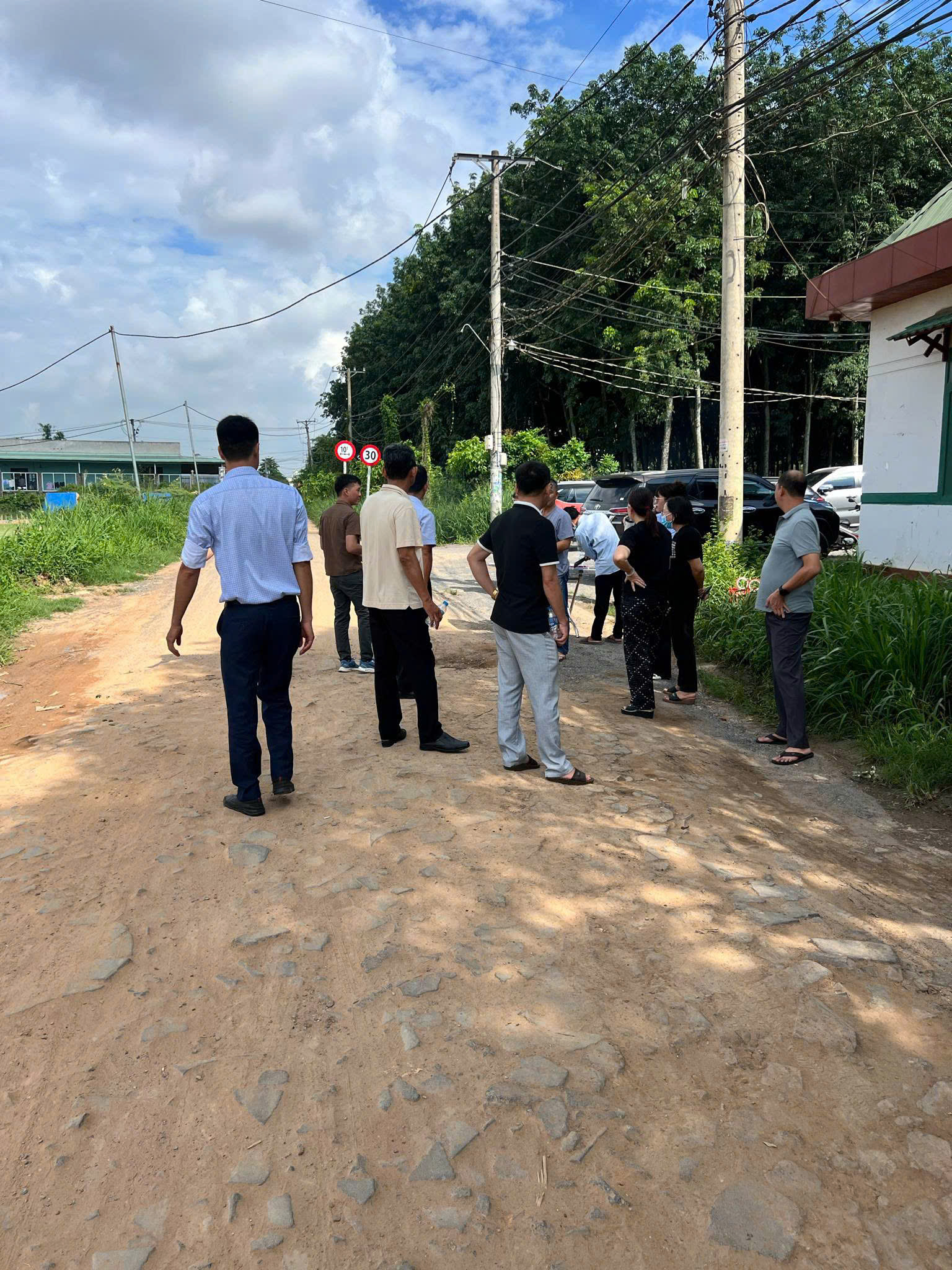 Bán đất mặt tiền Quảng Tiến 27, giá 1,25 tỷ, cách chợ Trà Cổ 1km - Ảnh chính