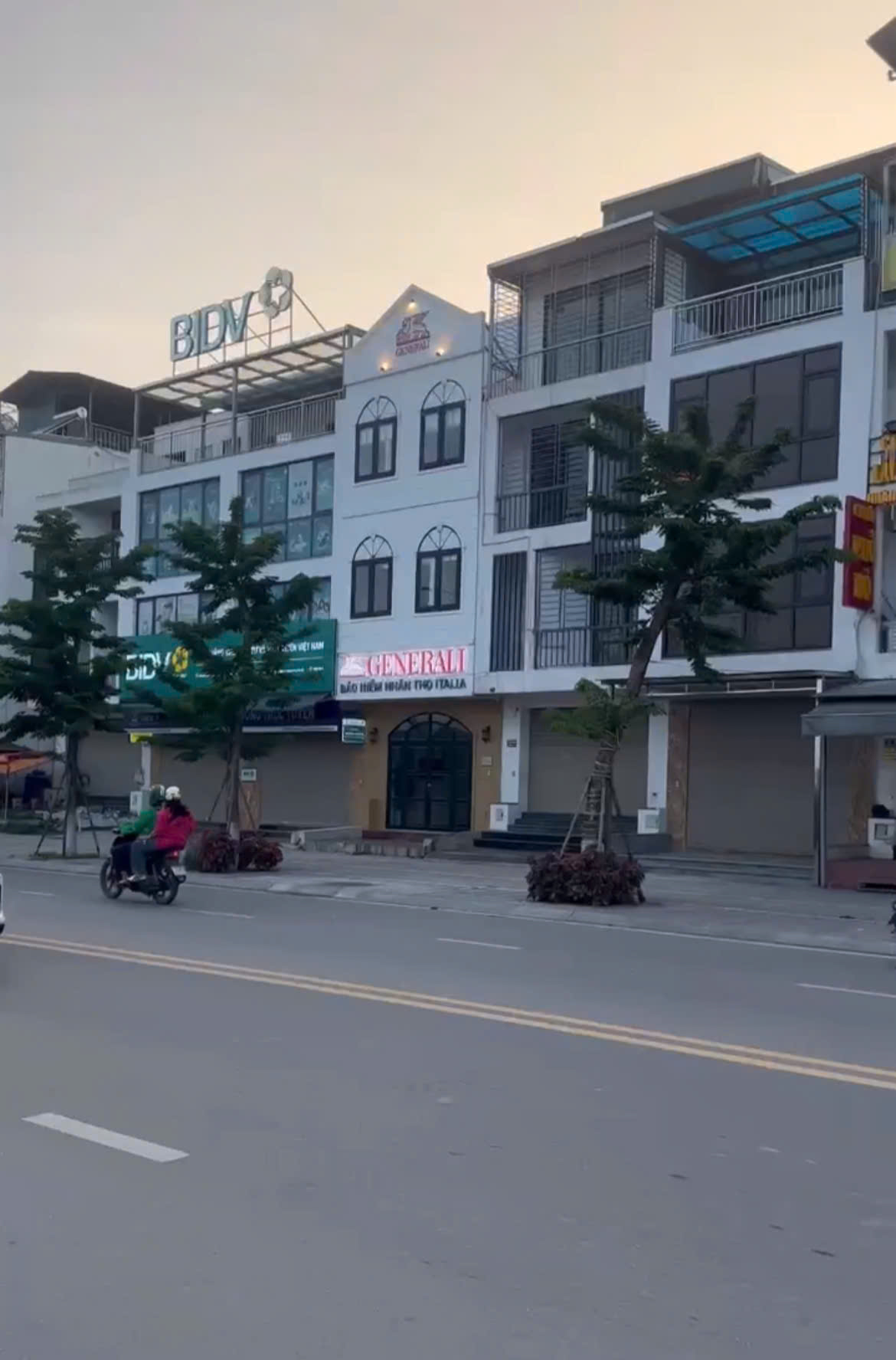 Bán nhà Ao Sào - Vỉa hè đá bóng - Đường mênh mông - Nhà ĐẸP - Giá chỉ 27 tỷ - Diện tích 63 - Ảnh chính