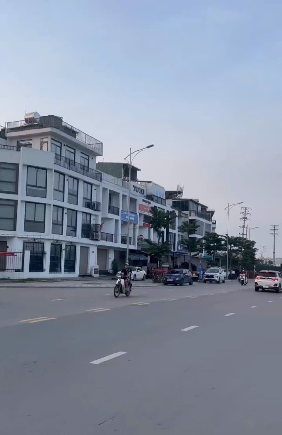 Bán nhà Ao Sào - Vỉa hè đá bóng - Đường mênh mông - Nhà ĐẸP - Giá chỉ 27 tỷ - Diện tích 63 - Ảnh 1