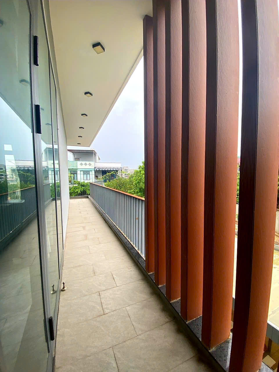 Biệt Thự Vườn Đường Đặng Thái Thân, Dt 695m2, Ngang 16m, Nhà 2 Tầng, Giá 20,5 Tỷ - Ảnh 2