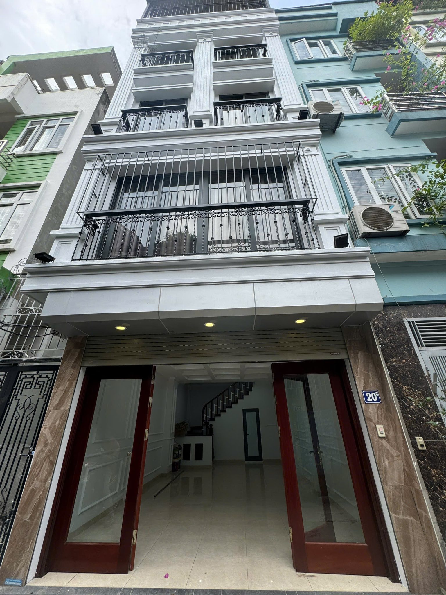 CHỦ CHUYỂN SANG NHÀ TO HƠN CẦN BÁN NHÀ 4 TẦNG MẶT NGÕ HOÀNG QUỐC VIỆT, QUẬN CẦU GIẤY, Ở CỰC LỘC, - Ảnh chính