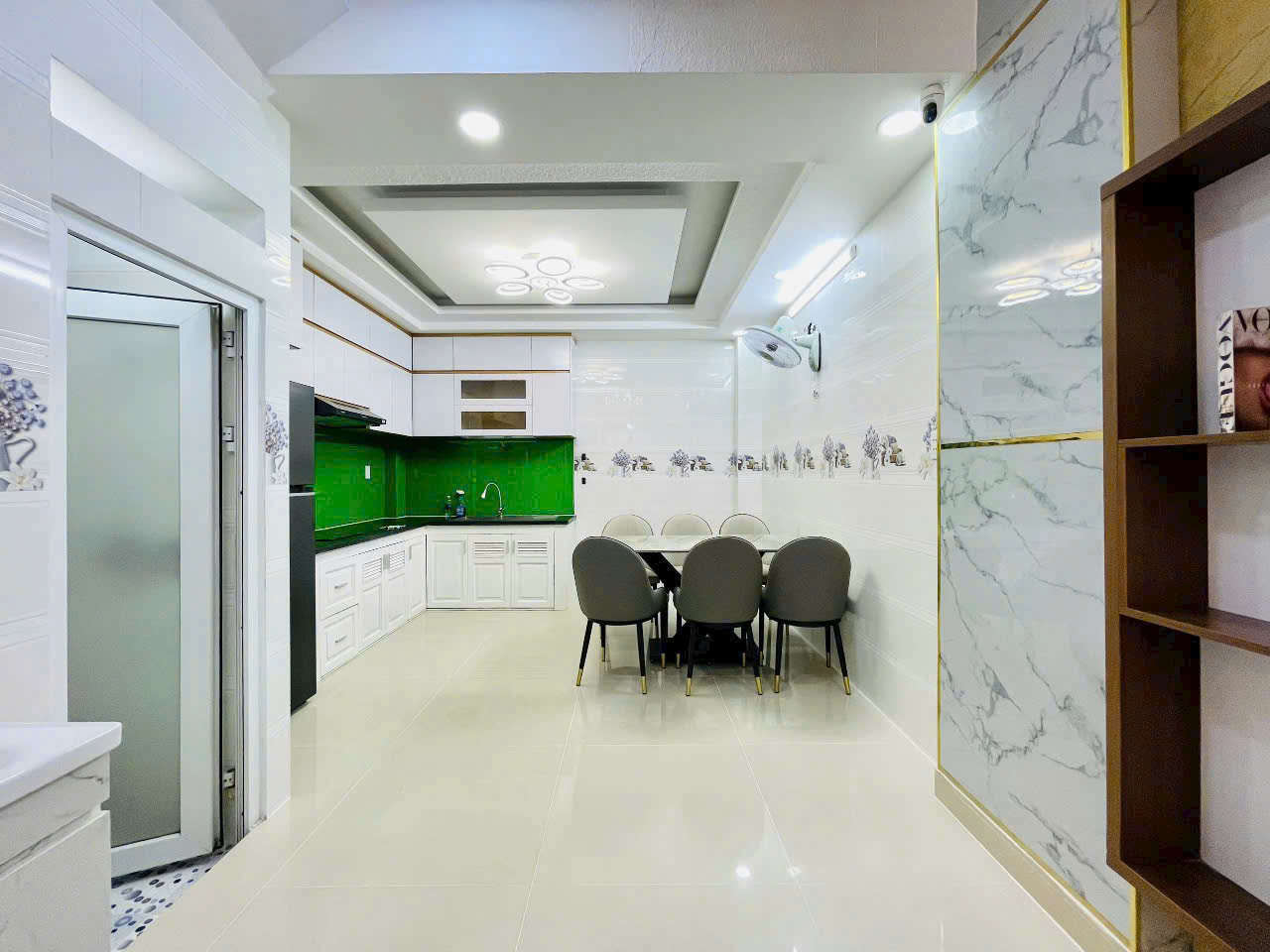 🏡 CẦN BÁN NHÀ ĐẸP - VỊ TRÍ ĐẮC ĐỊA - GIÁ TỐT 1 tỷ📍 Vị trí: [ Huyện Bình Chánh ] - Ảnh 1