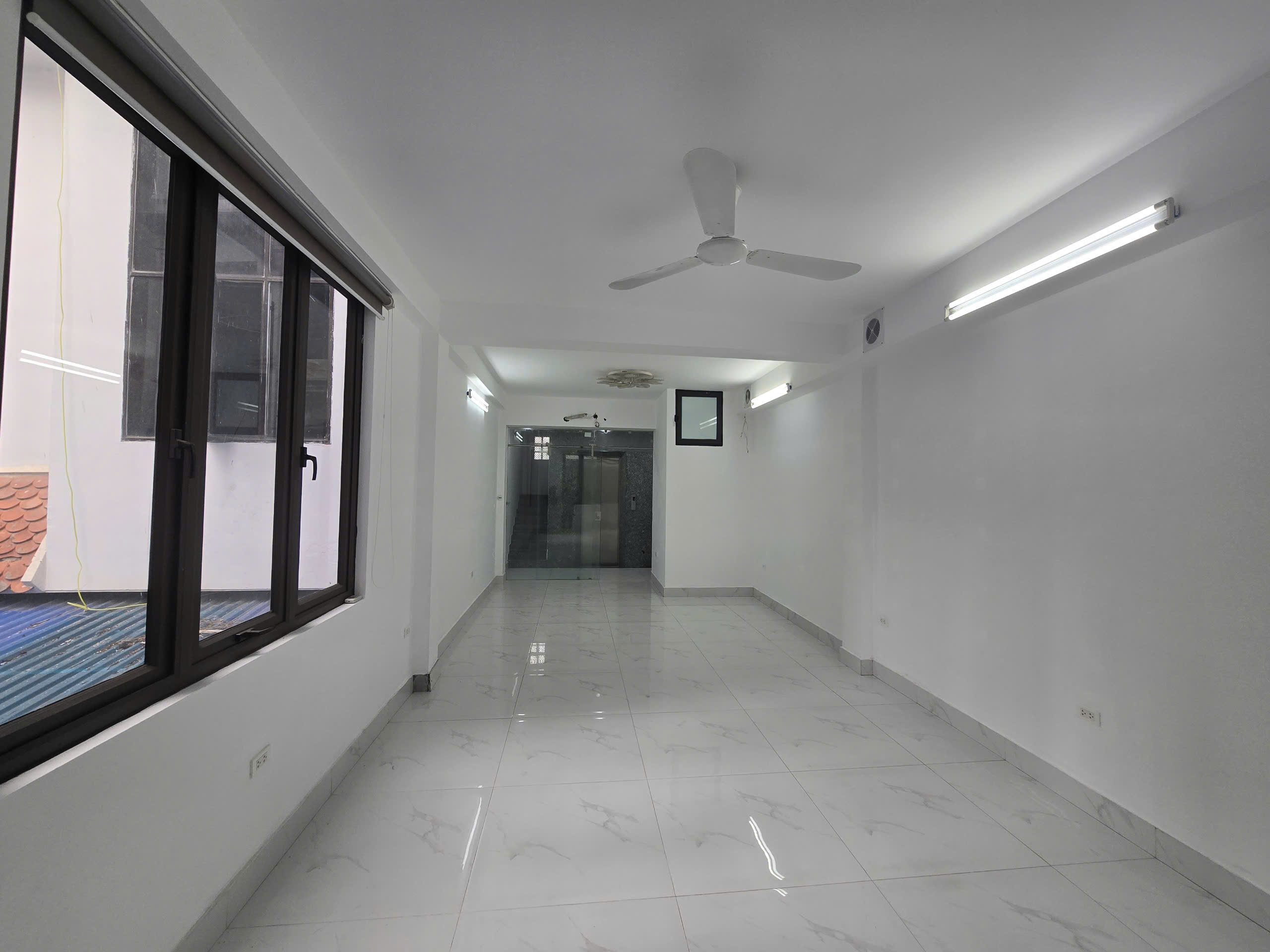 Bán nhà Nguyễn Khang, Cầu Giấy 52m, 7T,TM, Gần Hồ, Ô tô, KD VP, Giá nhỉnh 11 tỷ - Ảnh 1