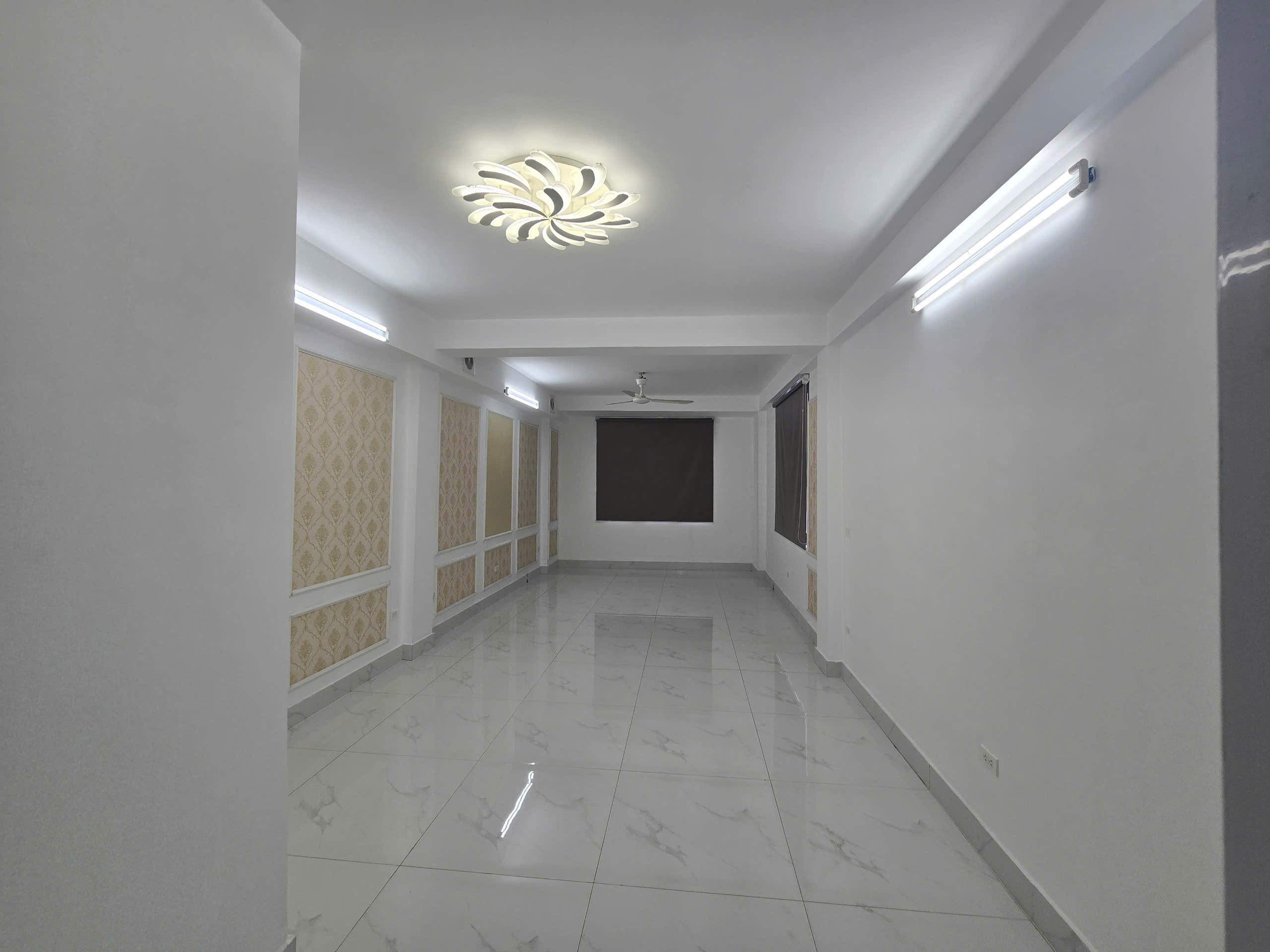 Bán nhà Nguyễn Khang, Cầu Giấy 52m, 7T,TM, Gần Hồ, Ô tô, KD VP, Giá nhỉnh 11 tỷ - Ảnh 2