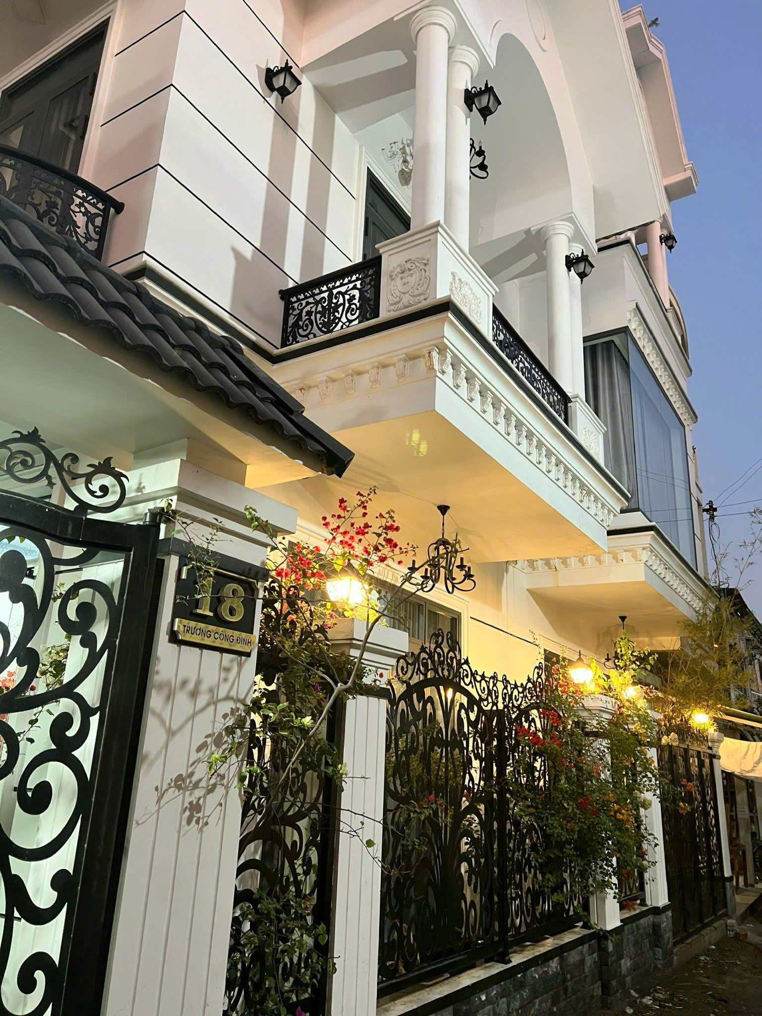 CĂN HỘ MẶT PHỐ TRƯƠNG CÔNG ĐỊNH - PHÚ TRINH, PHAN THIẾT: 100M2, 3 TẦNG, 3 PN, GIÁ 8.2 TỶ - SỔ HỒNG - Ảnh 1