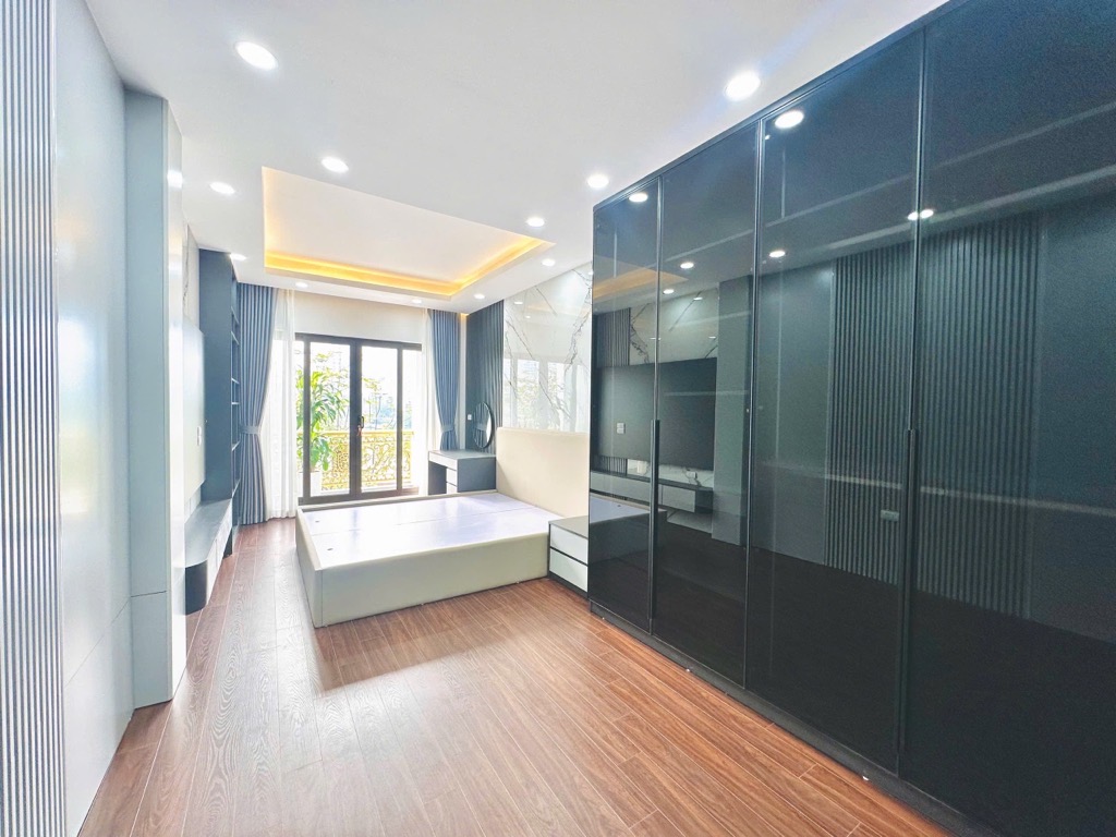 (Tin thật 100%) Bán Apartment 3 mặt tiền Hoàng Quốc Việt - Đường 2 ô tô tránh - Cho thuê 1,3 tỷ/năm - Ảnh 2