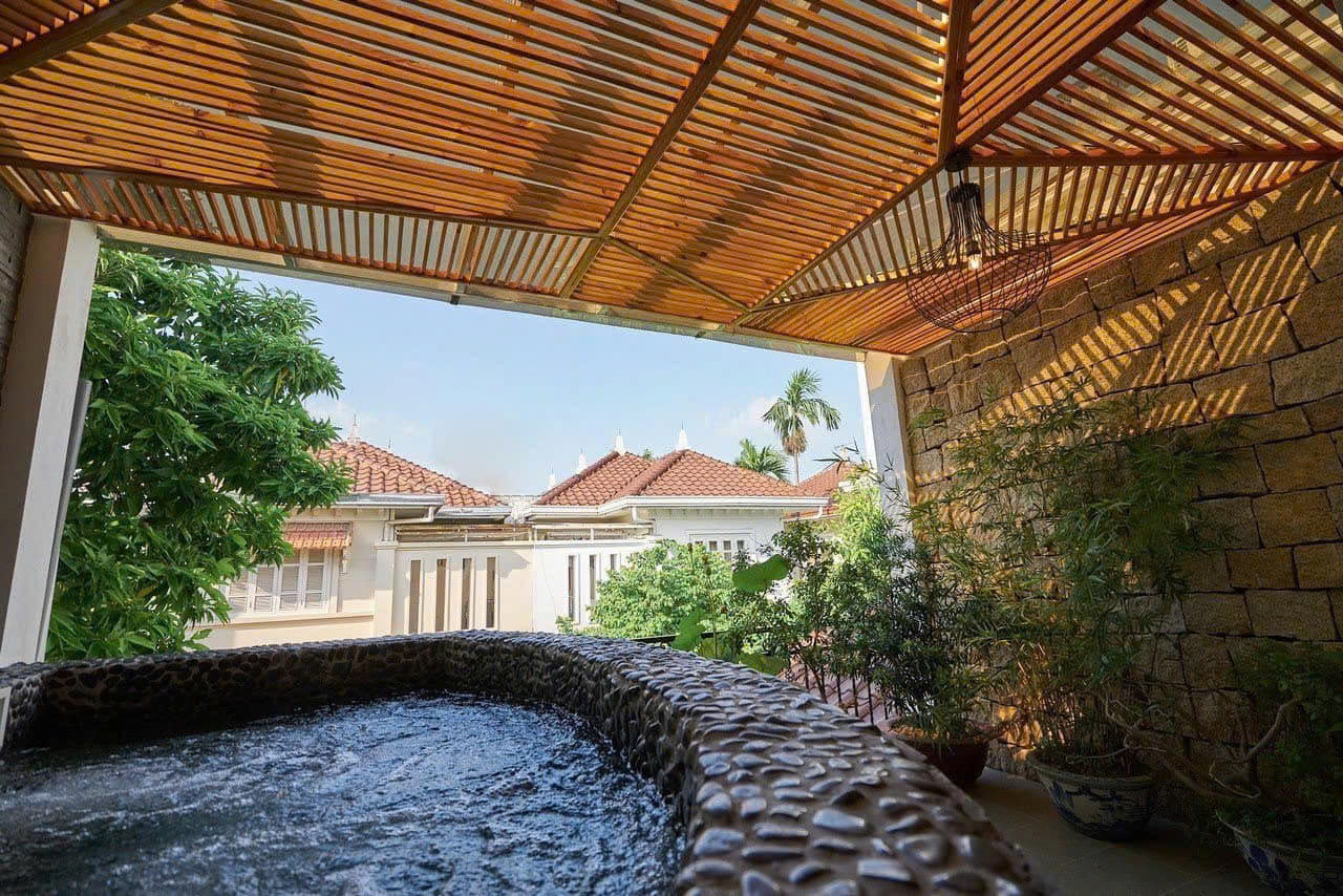BÁN BIỆT THỰ CIPUTRA KHU D - 306M² - MT 10M - LÔ GÓC - NỘI THẤT SANG TRỌNG- GIÁ 150 TỶ - Ảnh 3