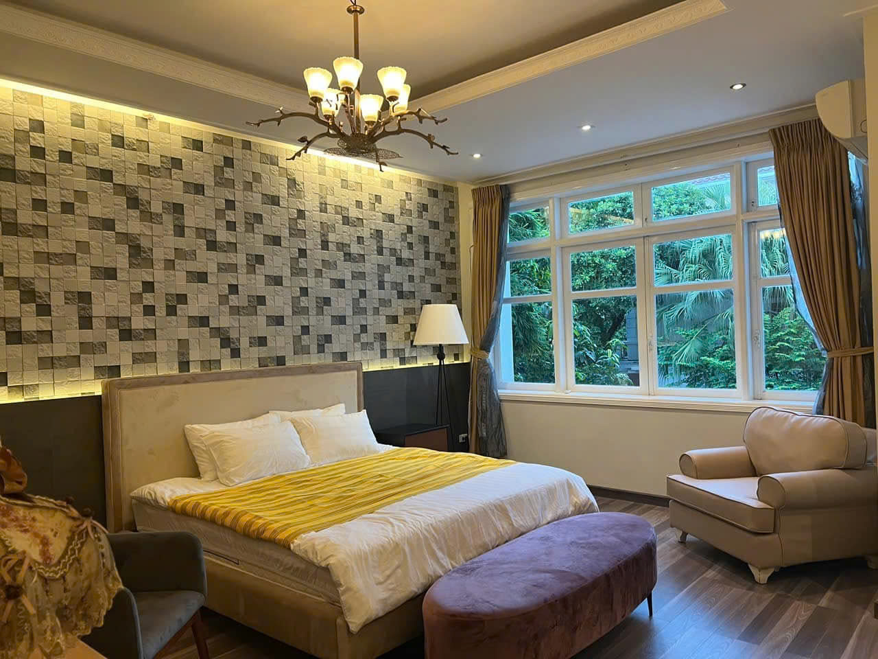 BÁN BIỆT THỰ CIPUTRA KHU D - 306M² - MT 10M - LÔ GÓC - NỘI THẤT SANG TRỌNG- GIÁ 150 TỶ - Ảnh 2