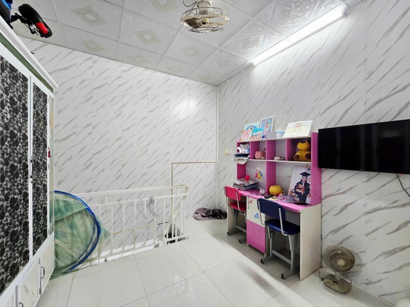# Nhà Kiệt Trần Cao Vân, 2 tầng, 2PN 2WC, trước nhà Rộng, xe để thoải mái, 1.65 tỷ - Ảnh chính
