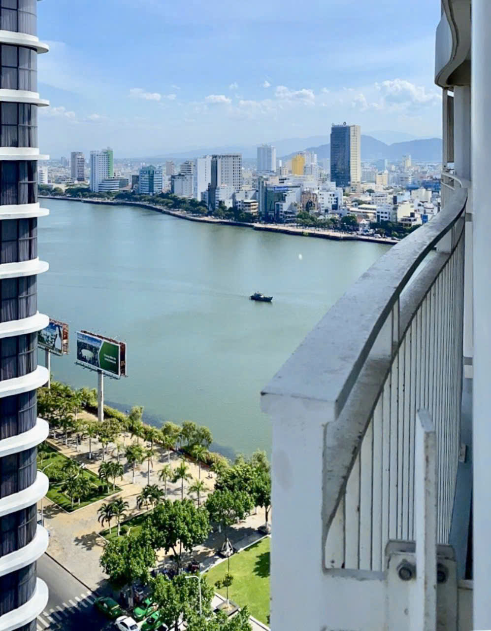 *Bán tòa nhà 7 tầng, 2MT, ngang 9m, đường Nguyễn Du, sát sông Hàn,cho thuê 100tr/th. - Ảnh chính