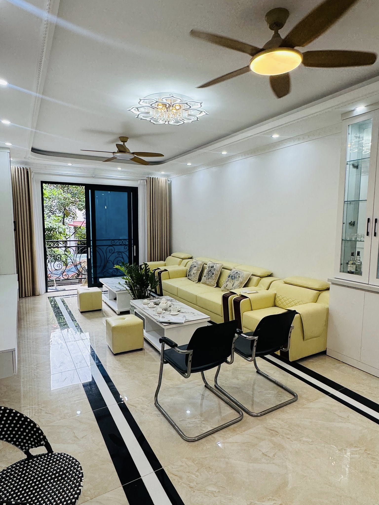 Cần Bán Gấp Nhà Ngọc Thụy 50m2 7T Dân Xây 2 Thoáng 13 Tỷ, KD Online, Ô Tô Đỗ Cửa, Full Nội Thất - Ảnh chính