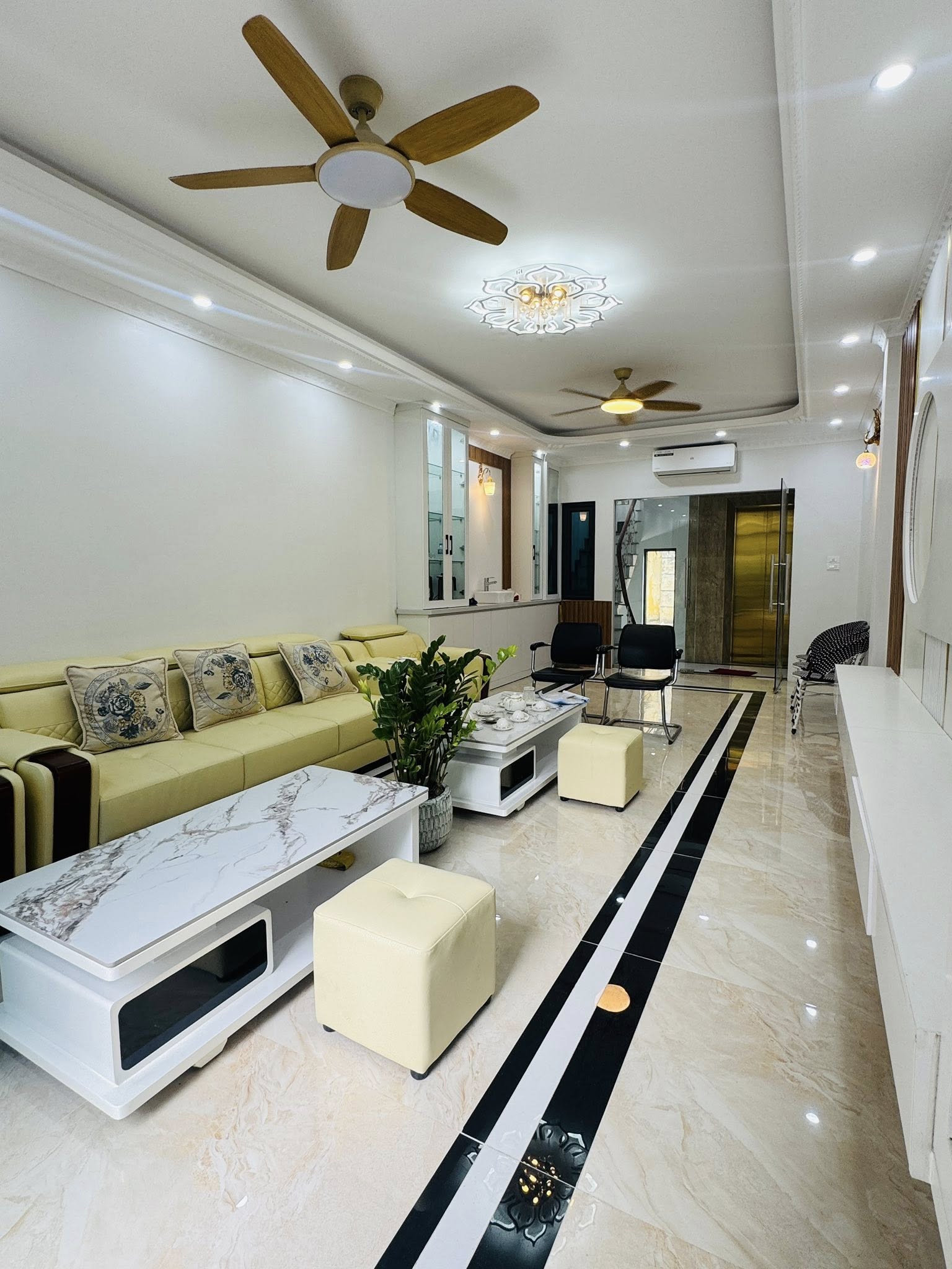 Cần Bán Gấp Nhà Ngọc Thụy 50m2 7T Dân Xây 2 Thoáng 13 Tỷ, KD Online, Ô Tô Đỗ Cửa, Full Nội Thất - Ảnh 1