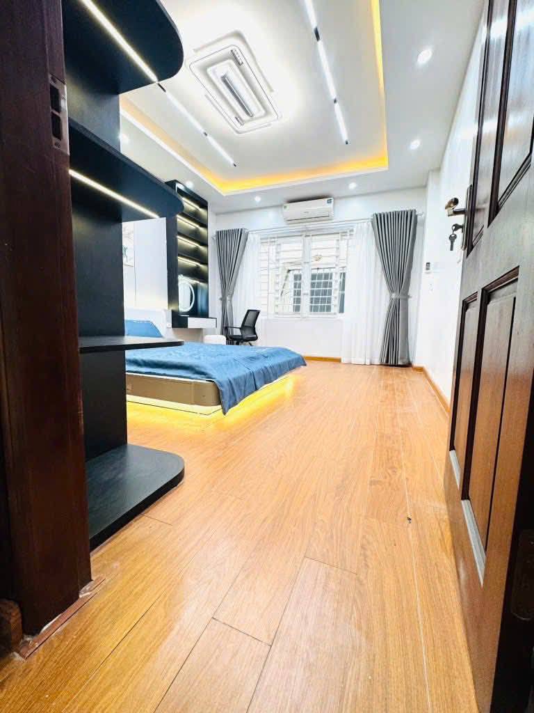 Cho thuê nhà riêng Nguyễn Đình Hoàn, Hoàng Quốc Việt 36m x 5T, 3PN4VS giá 15 triệu - Ảnh 2