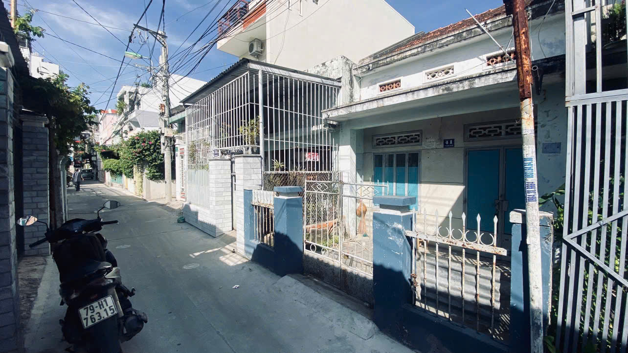 Bán đất có nhà cấp 4 cũ Vĩnh Hải gần Hòn Chồng Nha Trang <br>Mặt tiền đường Thanh Nam - Dt 125m2 - Ảnh 1