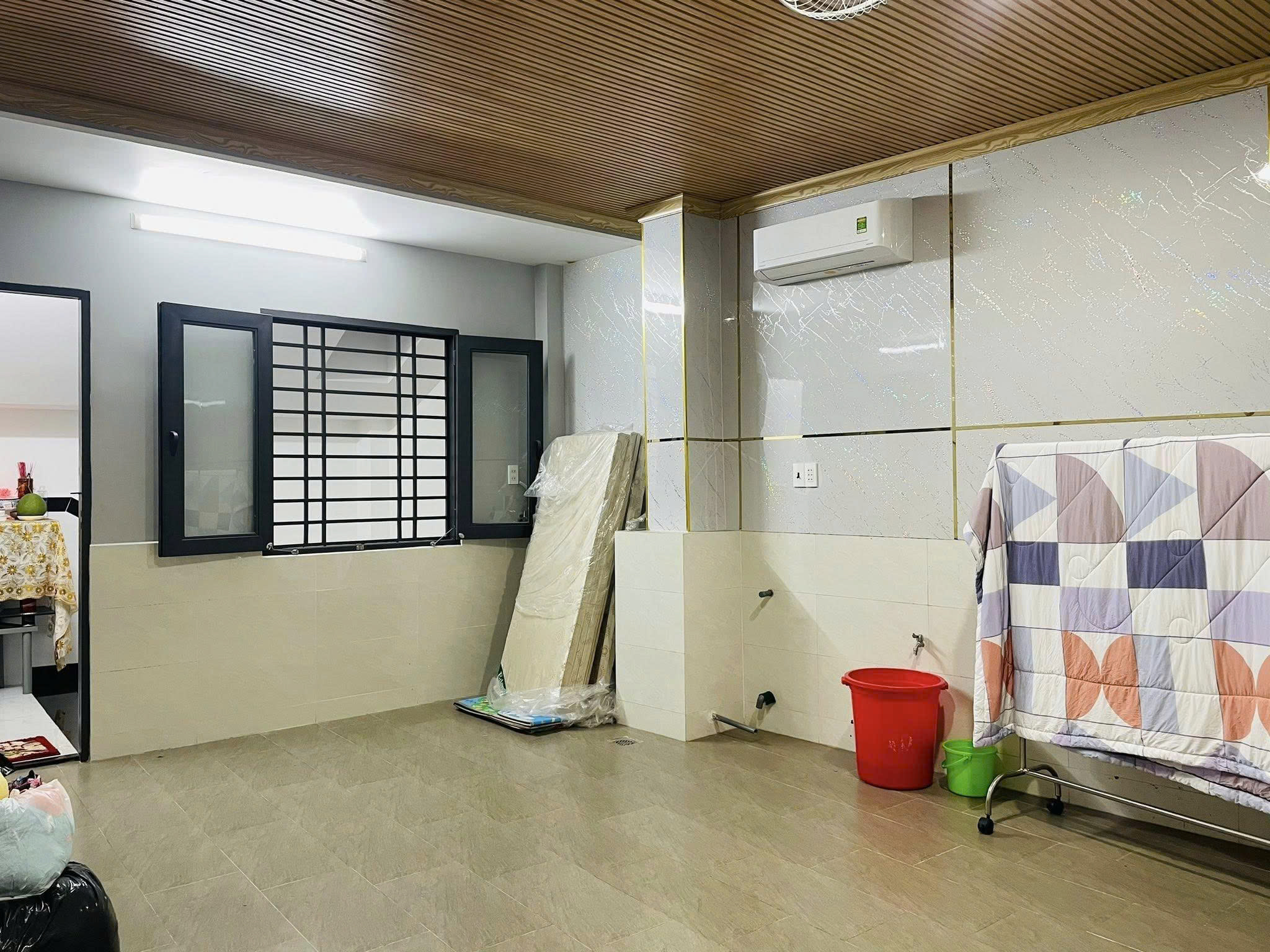 Bán nhà Mặt tiền Lạc Long Quân - ngay chợ Vải Tân Bình, 4,9x14m, 4 Tầng - 4PN, 17,9 tỷ - Ảnh 4