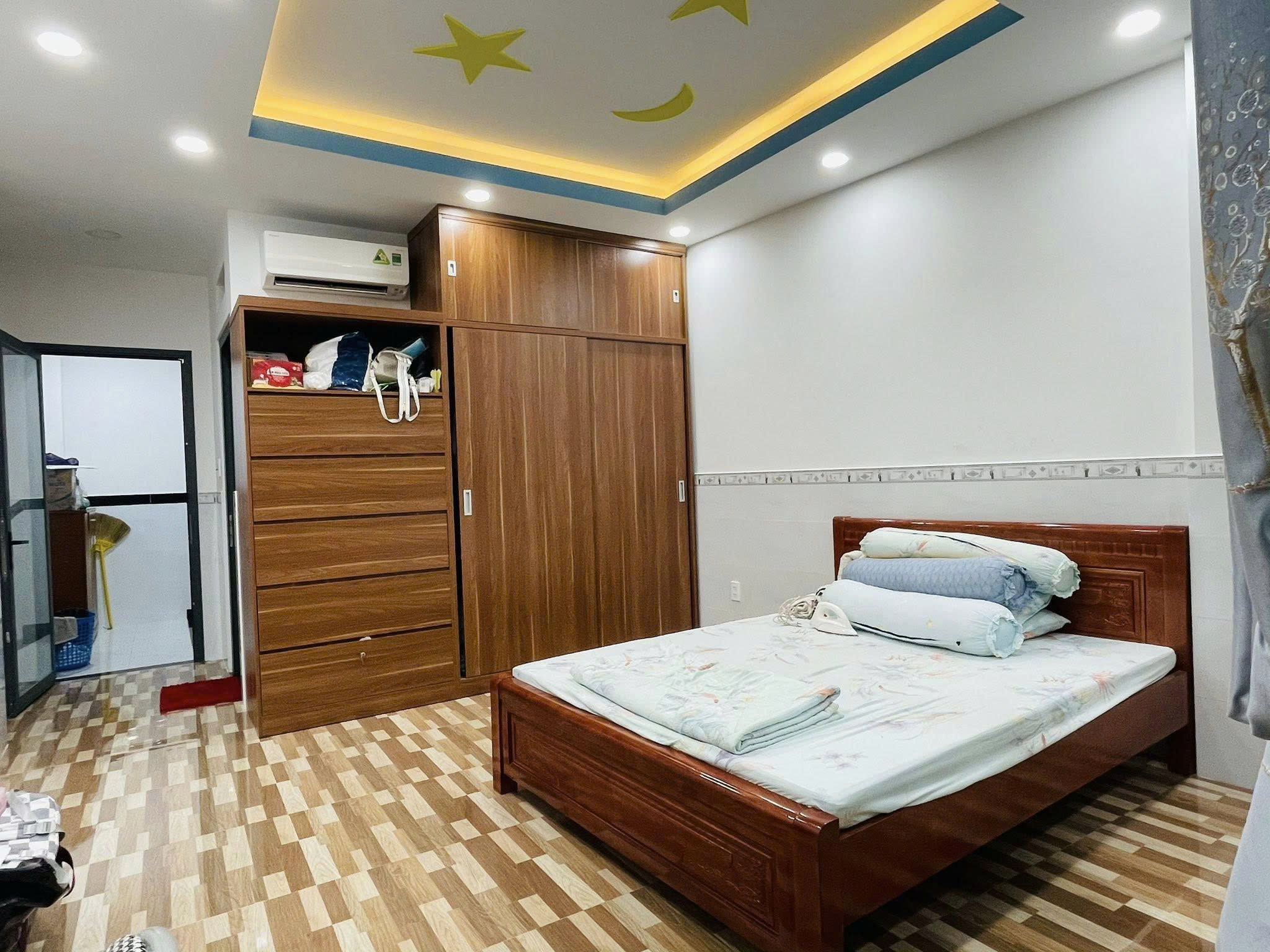 Bán nhà Mặt tiền Lạc Long Quân - ngay chợ Vải Tân Bình, 4,9x14m, 4 Tầng - 4PN, 17,9 tỷ - Ảnh 3