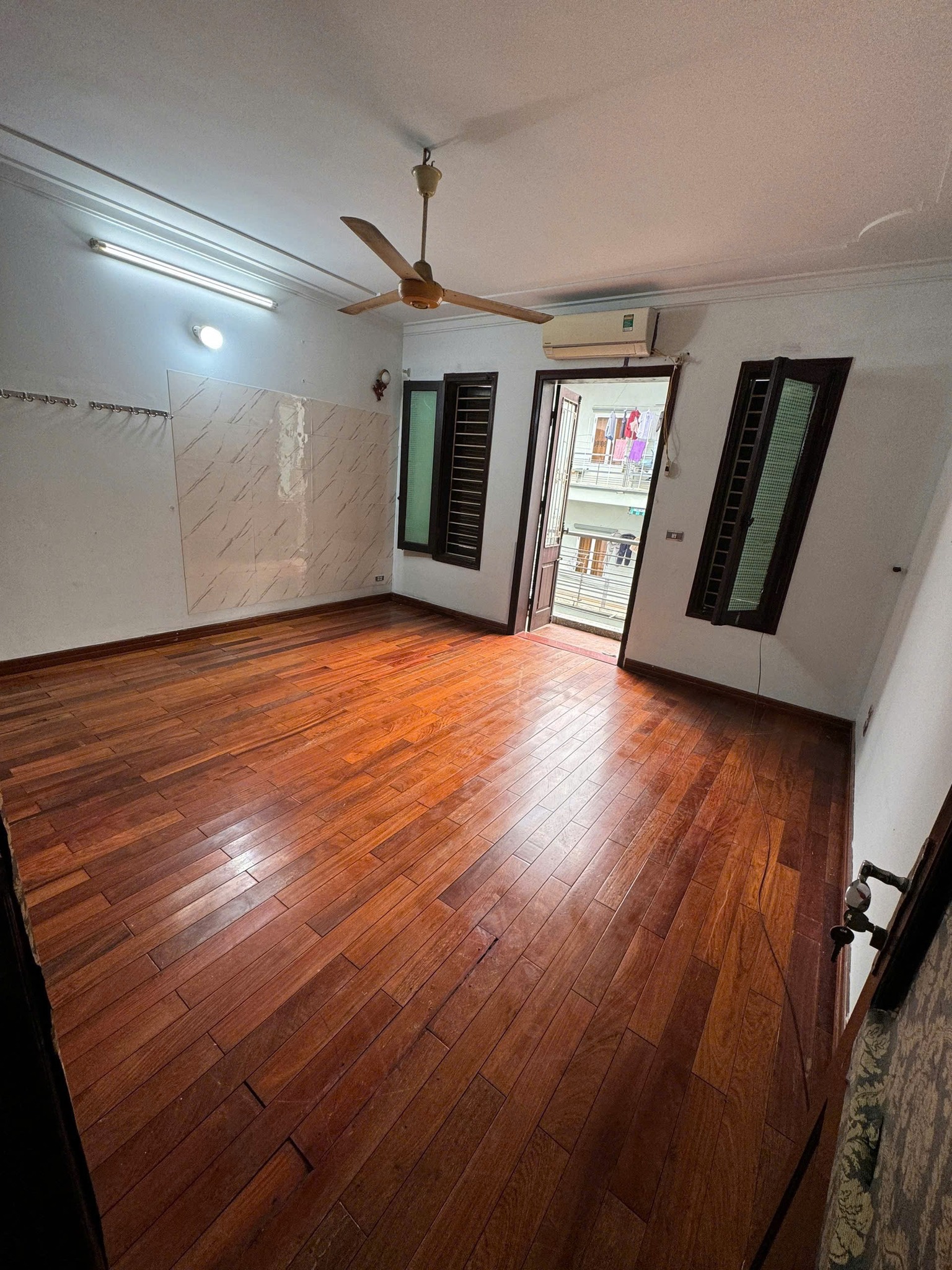 Cho thuê CHDV Yên Hòa - Cầu Giấy 65m x 5T, ngõ ô tô, cho cải tạo WCKK giá 28 triệu - Ảnh chính