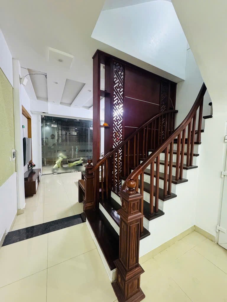 Bán nhà dân xây ngõ Trần Duy Hưng, về ở ngay, cách mặt phố 40m - Ảnh 2
