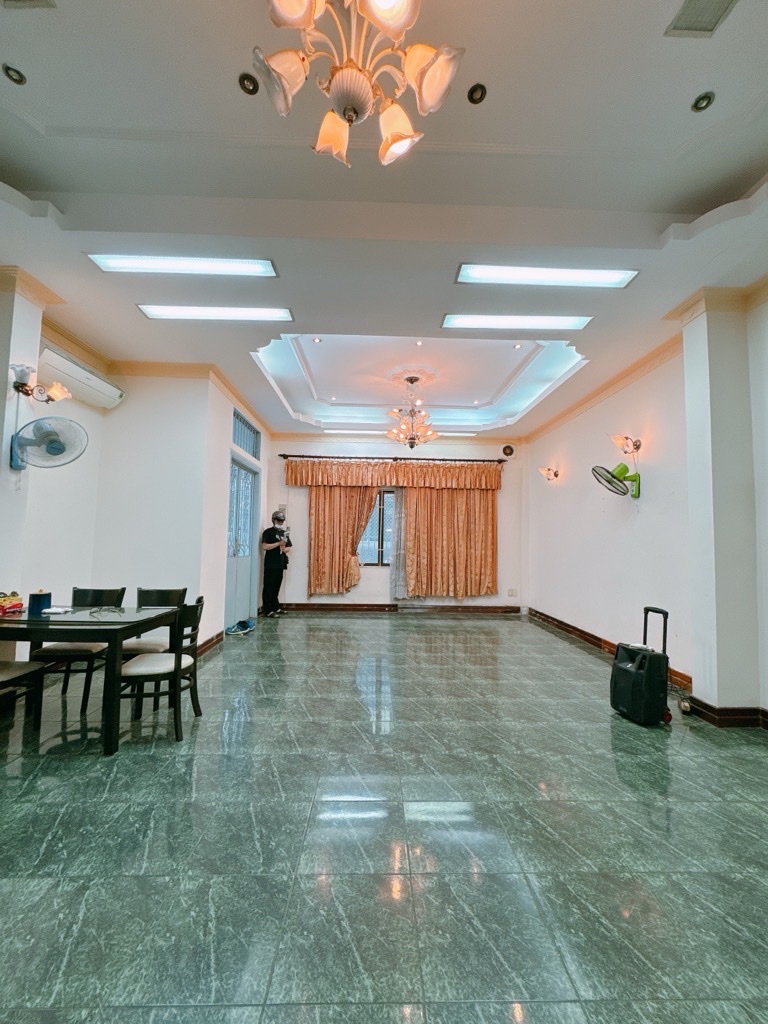 CHÍNH CHỦ CẦN BÁN BIỆT THỰ KIỂU PHÁP - NGANG LỚN BỀ THẾ- ĐƯỜNG BẾN VÂN ĐỒN- GẦN TRƯỜNG ĐẠI HỌC LUẬT - Ảnh 1