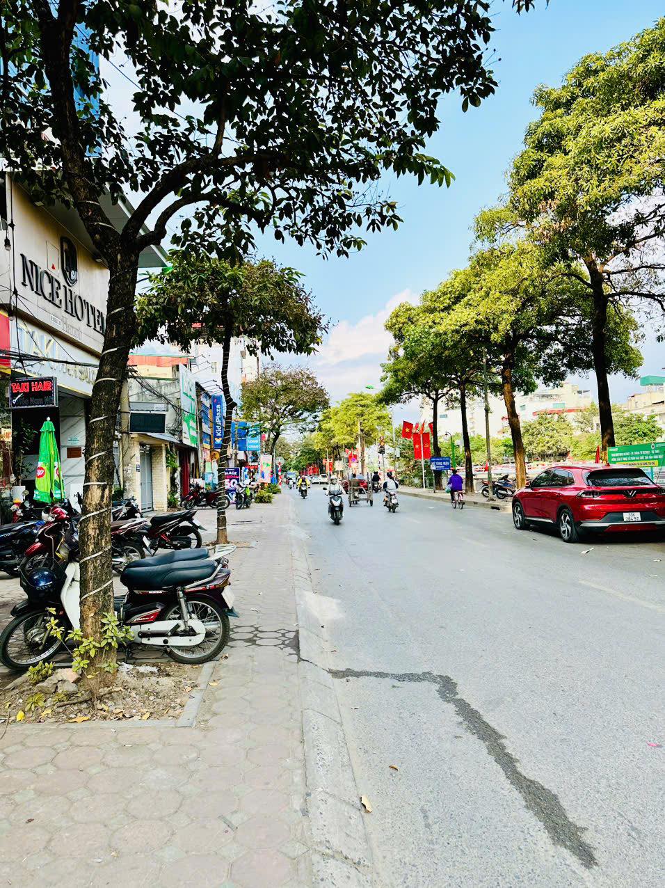 BÁN NHÀ HOÀNG QUỐC VIỆT 101M2X5T,VIEW HỒ,ÔTÔ, KINH DOANH,MẶT TIỀN 5.3M, GIÁ 32.8 TỶ - Ảnh chính