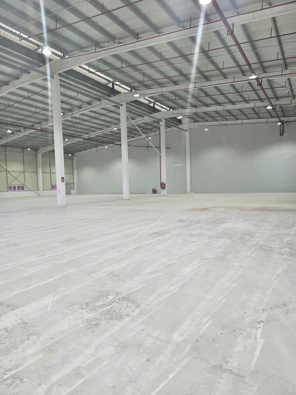 MỜI THUÊ NHÀ XƯỞNG TIÊU CHUẨN TRONG KCN YÊN PHONG, BN. <br><br> - Dt xưởng: 2329m2<br> - - Ảnh chính