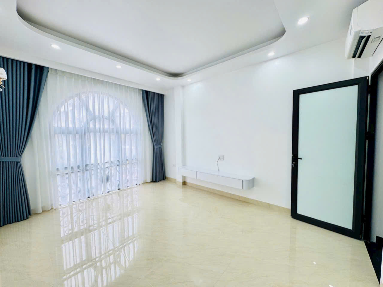 Rẻ nhất khu phân lô Văn Cao, 30m 5 tầng, đường 12m, Giá 3.79 tỉ - Ảnh 2