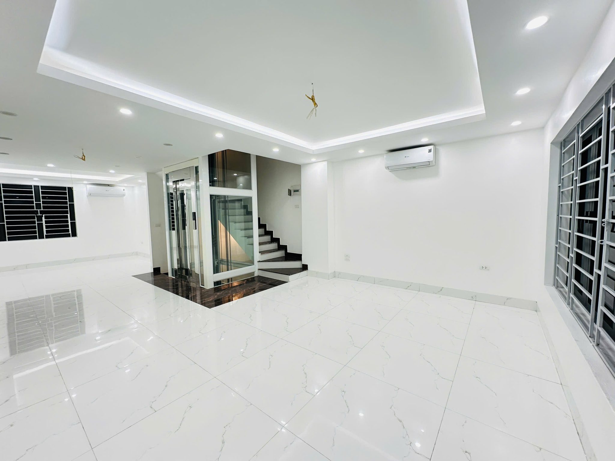 Ô tô Phân lô Thang máy Hoàng Quốc Việt 60m 6T, MT 5m, nhỉnh 25 tỷ - Ảnh chính