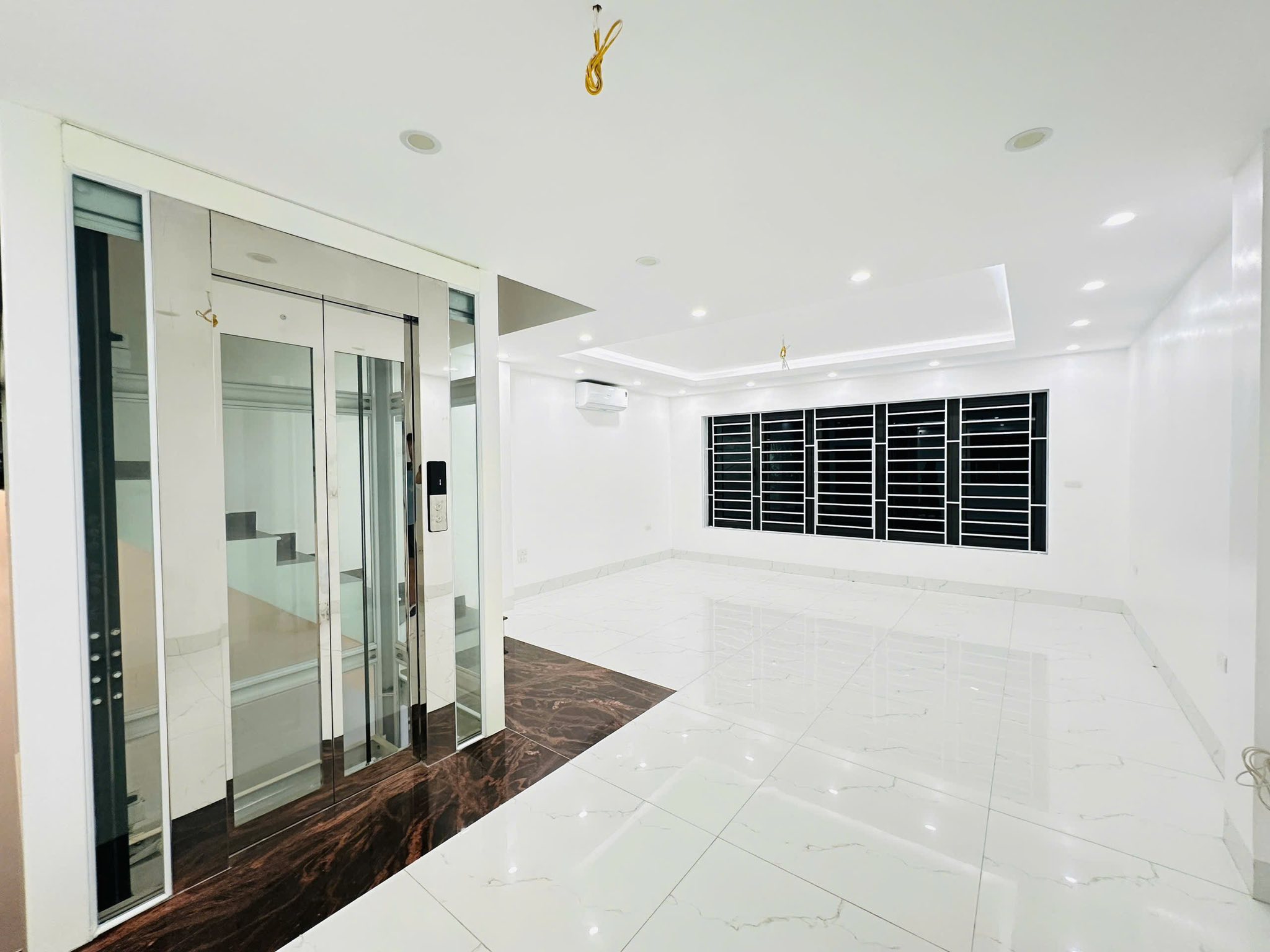 Ô tô Phân lô Thang máy Hoàng Quốc Việt 60m 6T, MT 5m, nhỉnh 25 tỷ - Ảnh 2